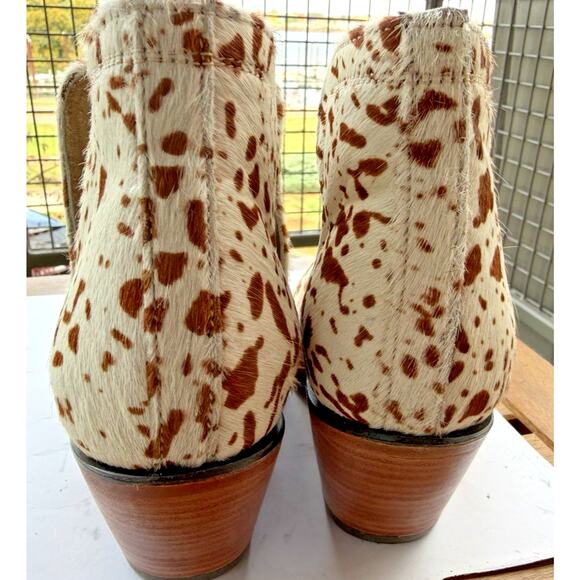 ARIAT white and brown cow print Haircalf Western Leather Ankle Boot 7 B Women’s - Picture 3 of 11